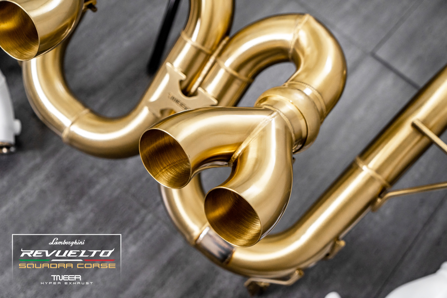 REVUELTO SQUADRA CORSE Gold Edition